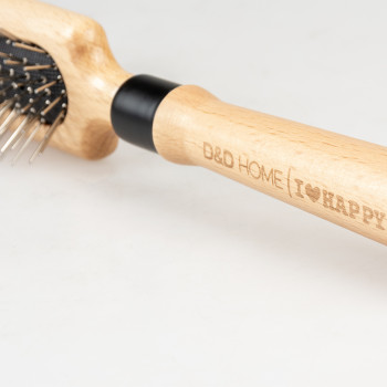 Wood-coloured needle brush for cats - April - 25,5x7x4,5cm