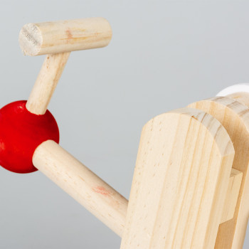 Veelkleurige houten schommelplank